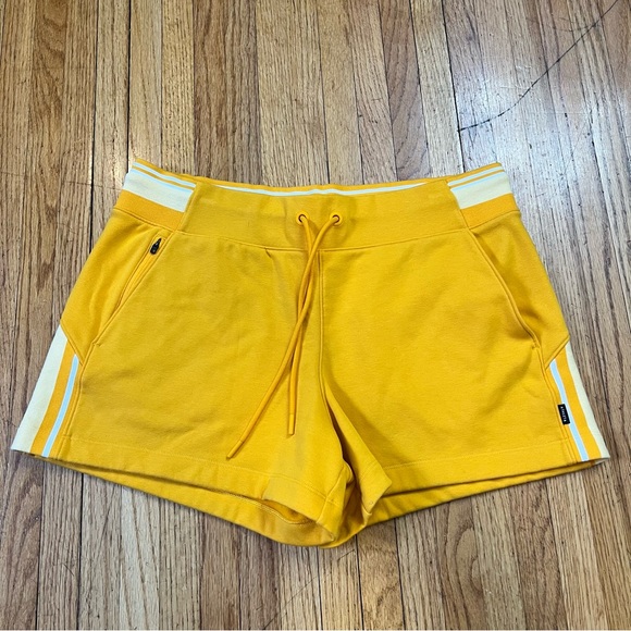Athleta Triumph Game Point Shortie Short Size Large Yellow 988041 - Picture 1 of 11